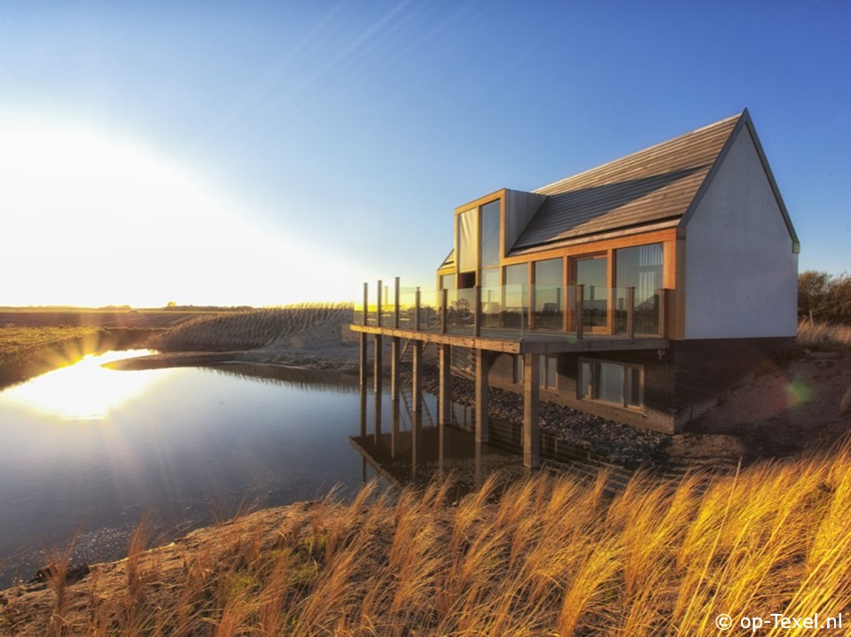 Buitenaanzicht Waddenlodge Buitenaanzicht Waddenlodge